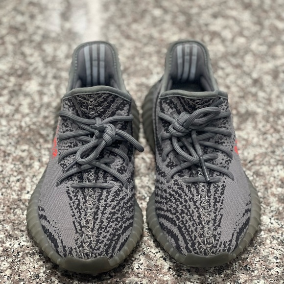 Yeezy 350 gently used - Picture 2 of 4